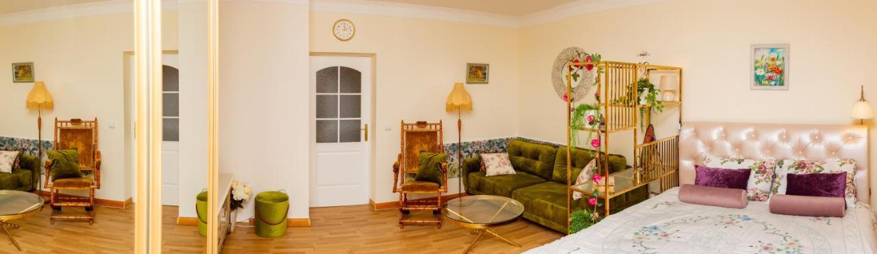 Ferienwohnung La Boheme - The Magic Of Riga & Free Parking Exterior foto